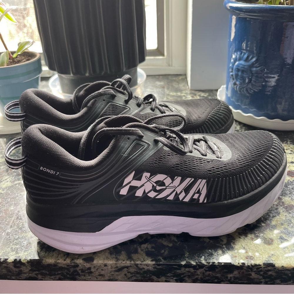 LIKE NEW Hoka Bondi 7 Sneakers